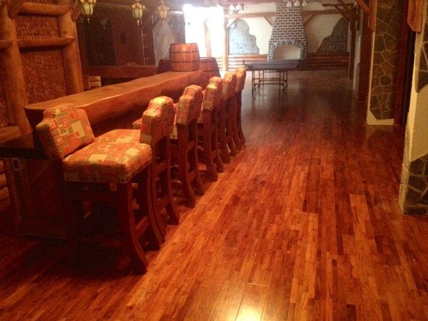Mang sắc màu sang trọng vào nhà với sàn gỗ gõ đỏ Nam Phi