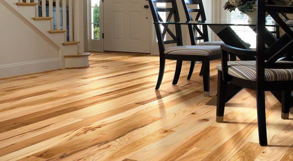 Sàn gỗ cứng: Đánh giá ưu điểm và nhược điểm