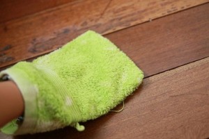 Một số cách xử lý sàn gỗ công nghiệp bị trầy xước