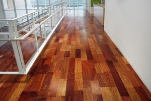 Sàn gỗ tự nhiên có tốt không?